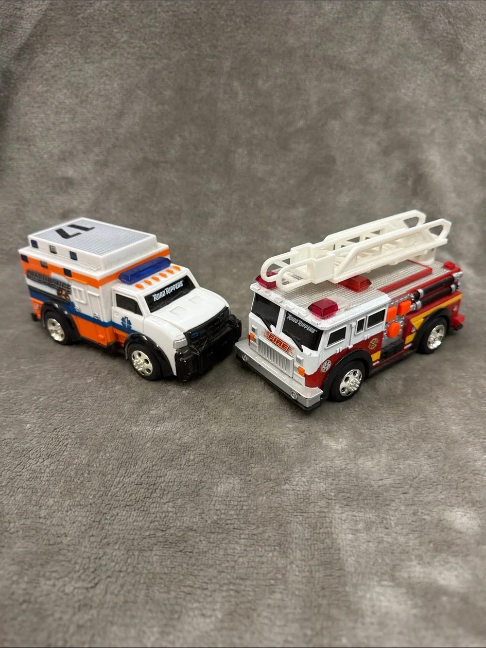 🚒 Road Rippers set Firetruck with Ladder & Ambulance Lights & Sounds B